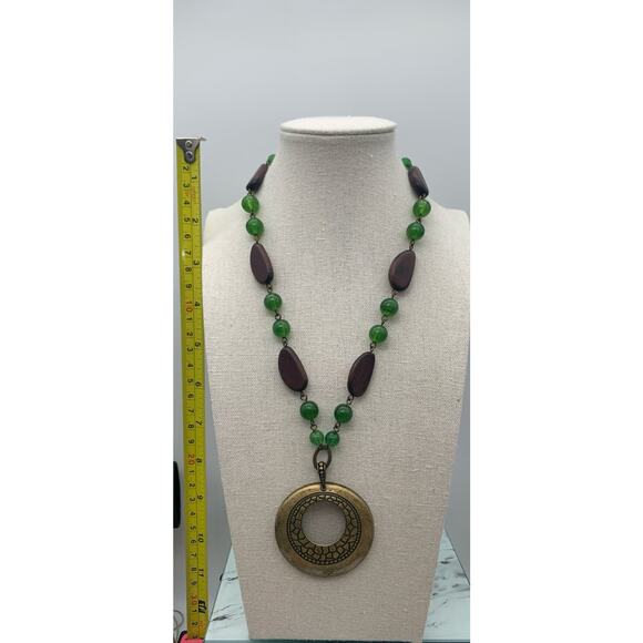 Vintage Avon SAQ Necklace Green Brown Beads Brass Medallion Pendant Boho - Picture 3 of 5